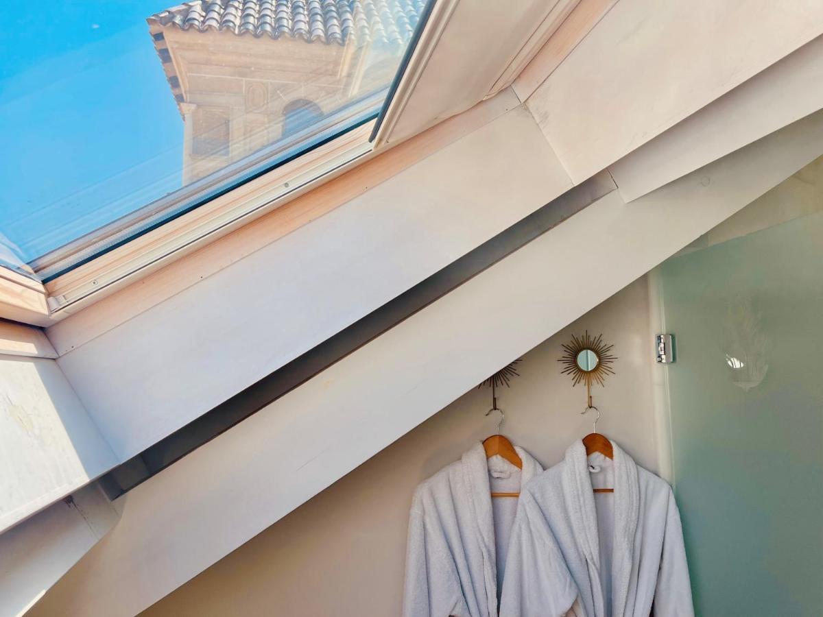 Hotel Palacio De Ubeda 5 G.L Εξωτερικό φωτογραφία A skylight in a bathroom