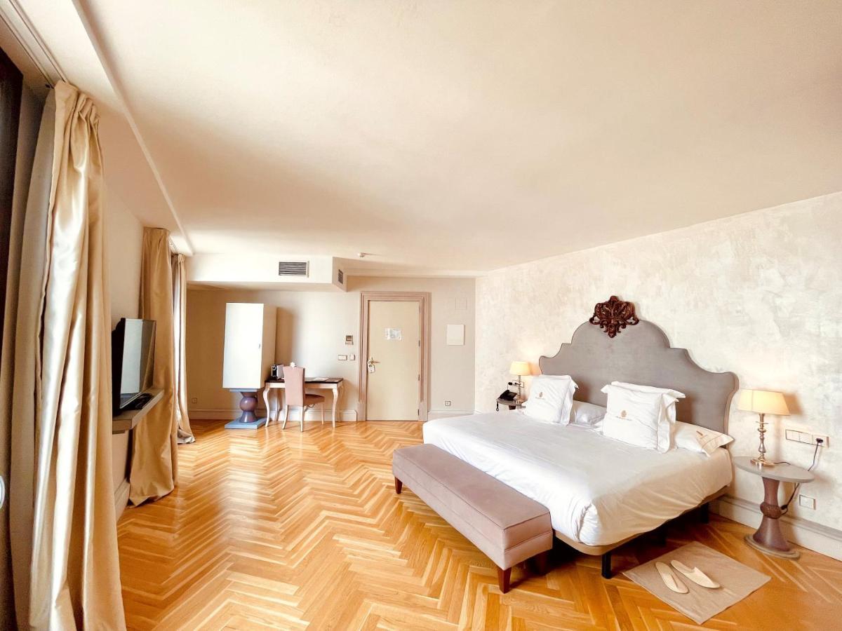 Hotel Palacio De Ubeda 5 G.L Εξωτερικό φωτογραφία A room at the hotel