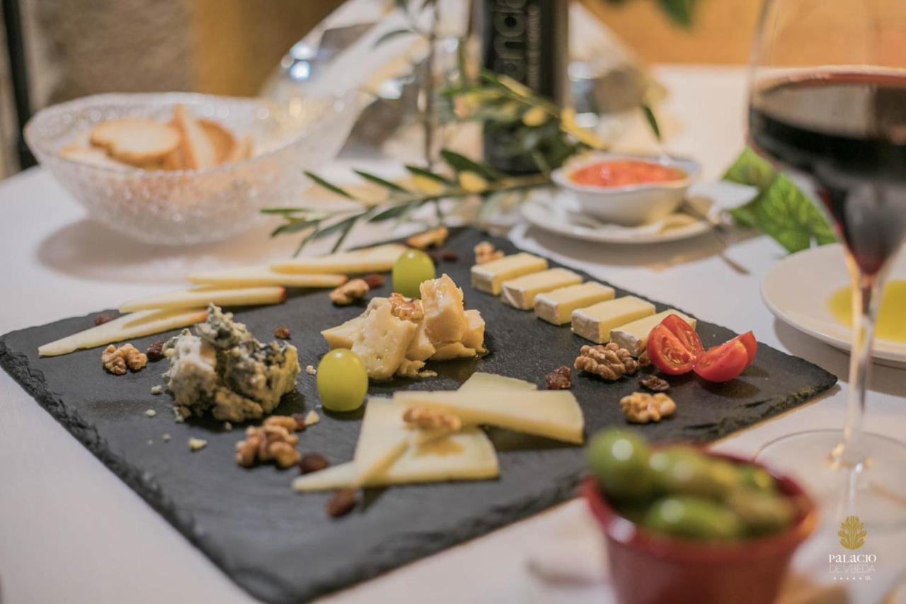 Hotel Palacio De Ubeda 5 G.L Εξωτερικό φωτογραφία Cheese platter